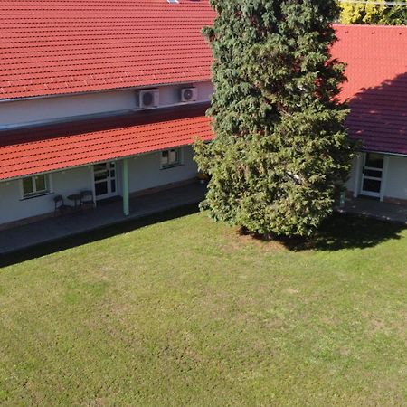 Kira Panzio Bed and Breakfast Lengyeltoti Eksteriør billede